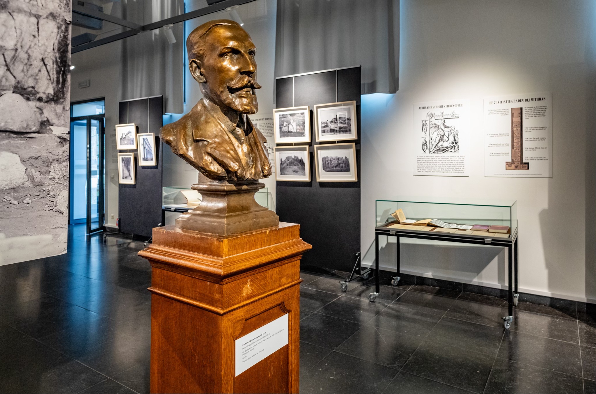 🕯️ Tentoonstelling Franz Cumont in 't T Gasthuys