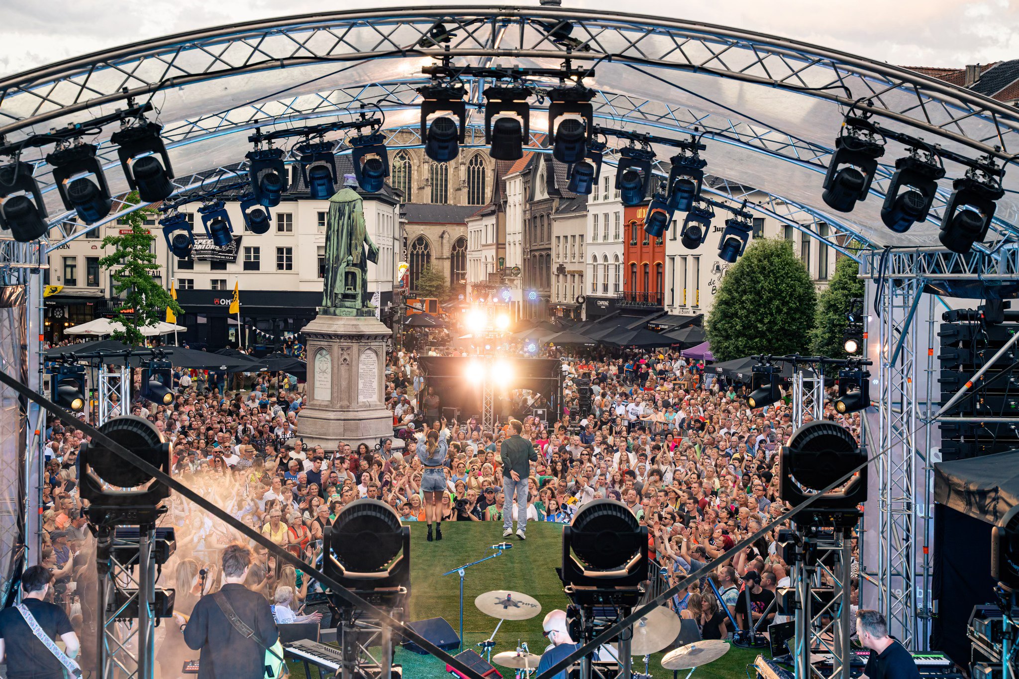 🦁🎉 Vlaamse Feestdag op de Grote Markt! 🎉🦁
