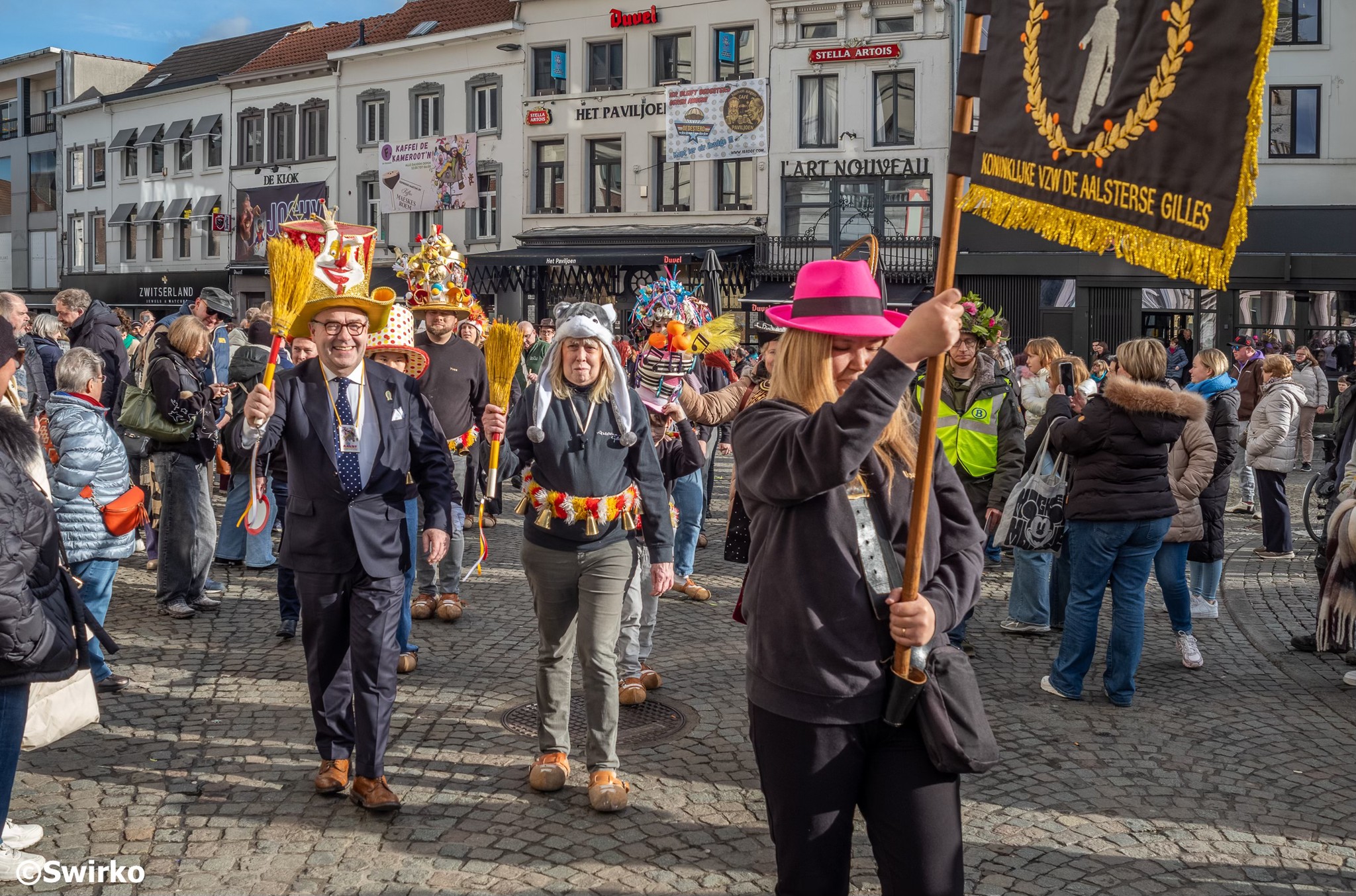 De Aalsterse Gilles zetten Aalst meteen in carnavalsmodus 🎉