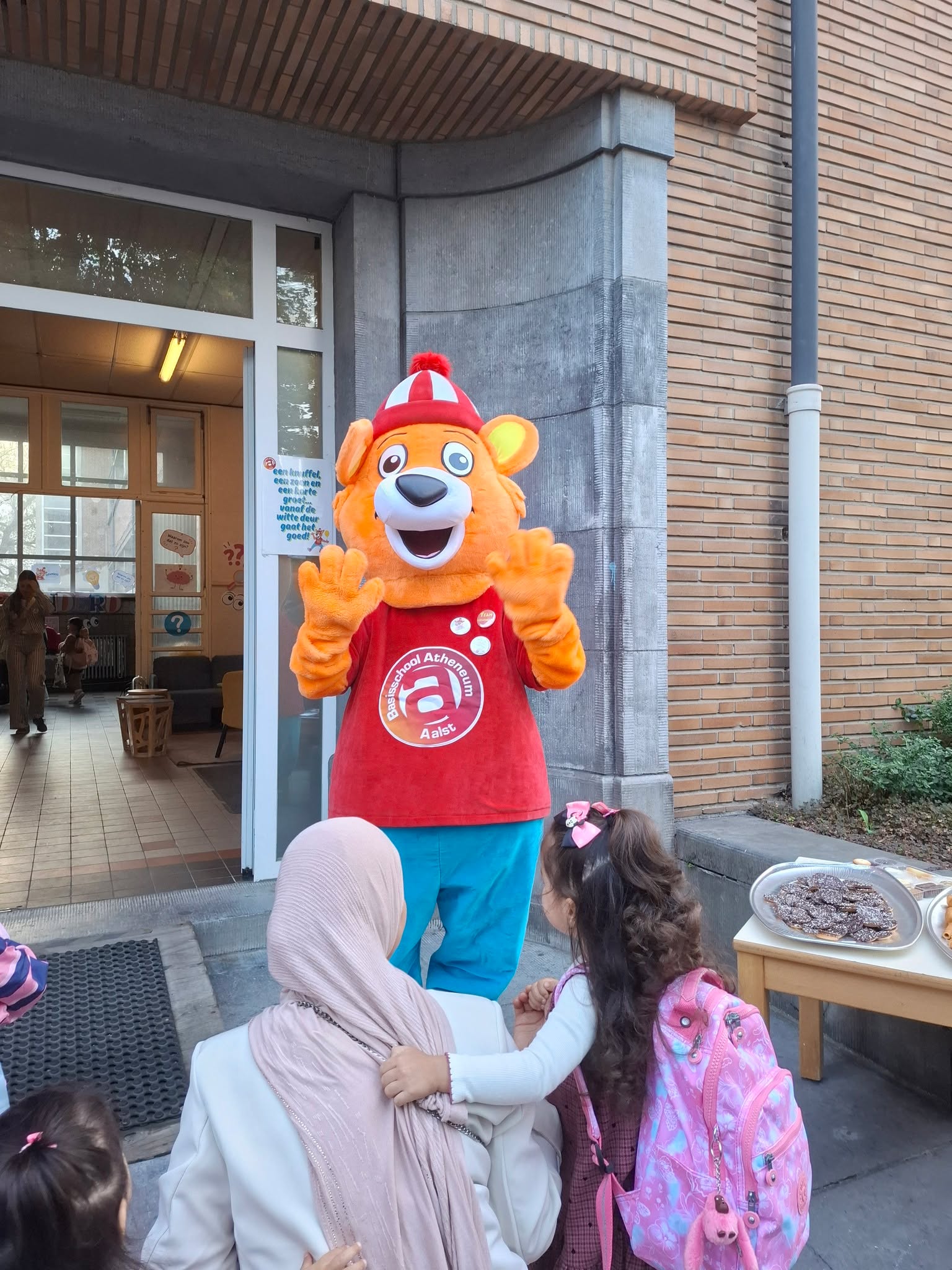 Warme schoolpoort in Aalst: BS Atheneum en brugfiguur zetten samen in op gelijke kansen