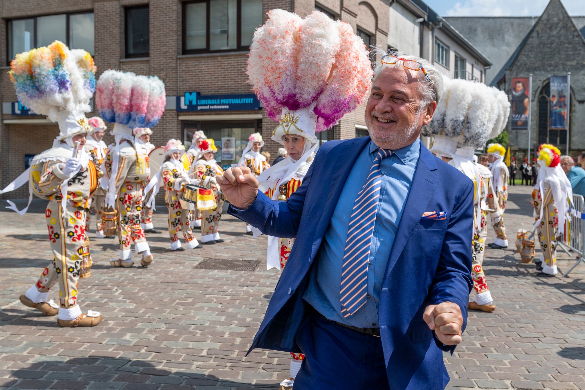 🚨 Hogere afvaltarieven? We betalen aan Fernand Huts & co! 🚨