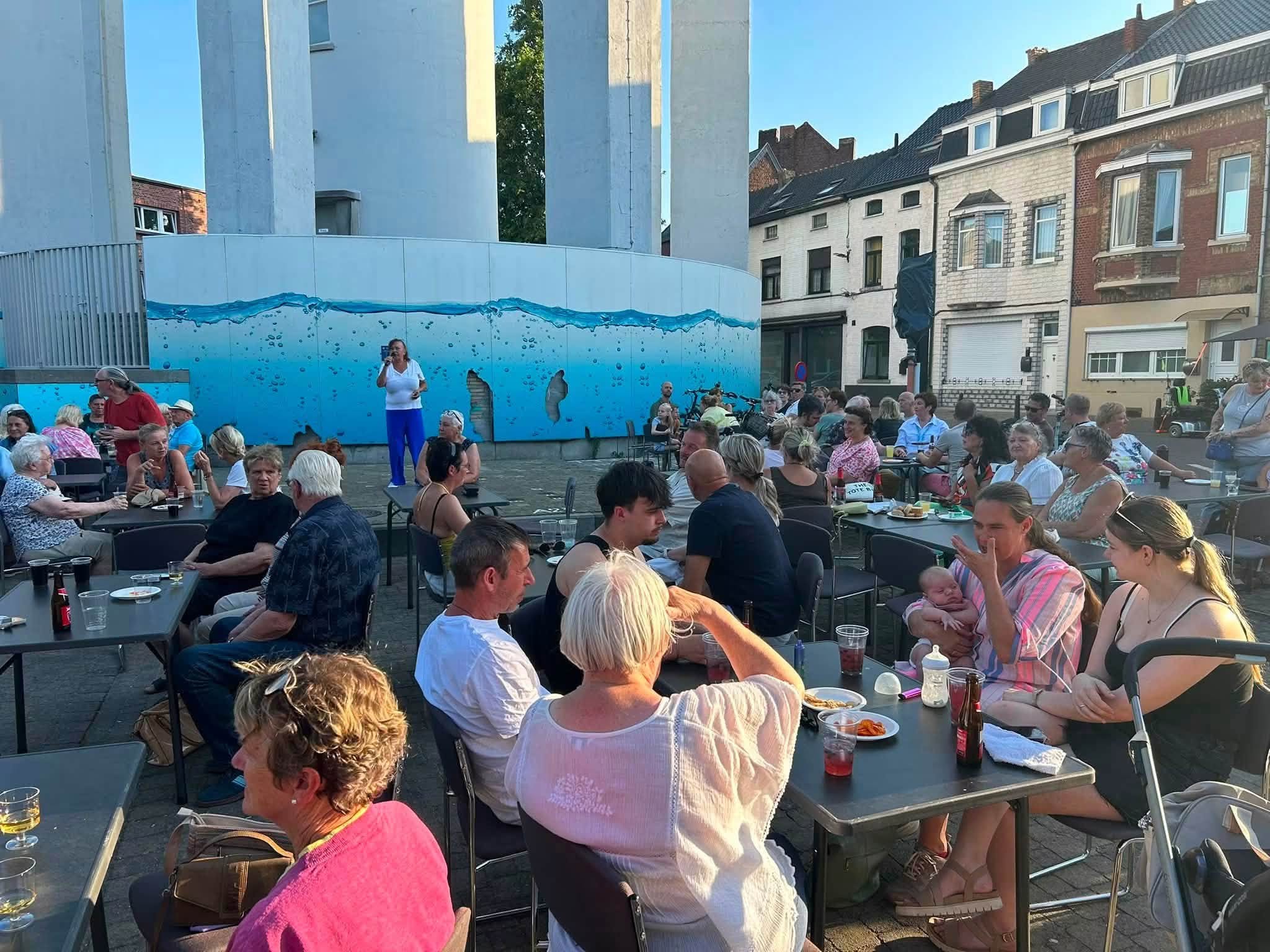 🇫🇷☀️ Franse avond zorgt voor Zuid-Franse sfeer aan Aalsterse watertoren 🇫🇷☀️