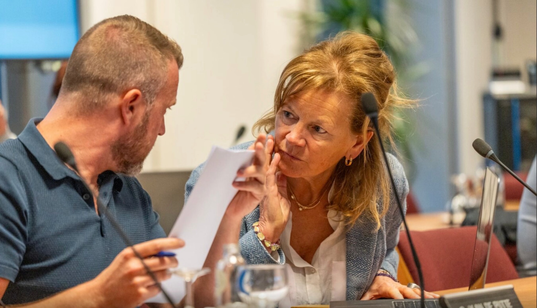 De verontwaardiging over de Oostende-trip van het Aalsterse stadsbestuur blijft toenemen. Vooruit Aalst reageert bijzonder scherp op de 💶14.574,51 euro die de stad betaalde voor een meerdaags verblijf in een luxe viersterrenhotel.