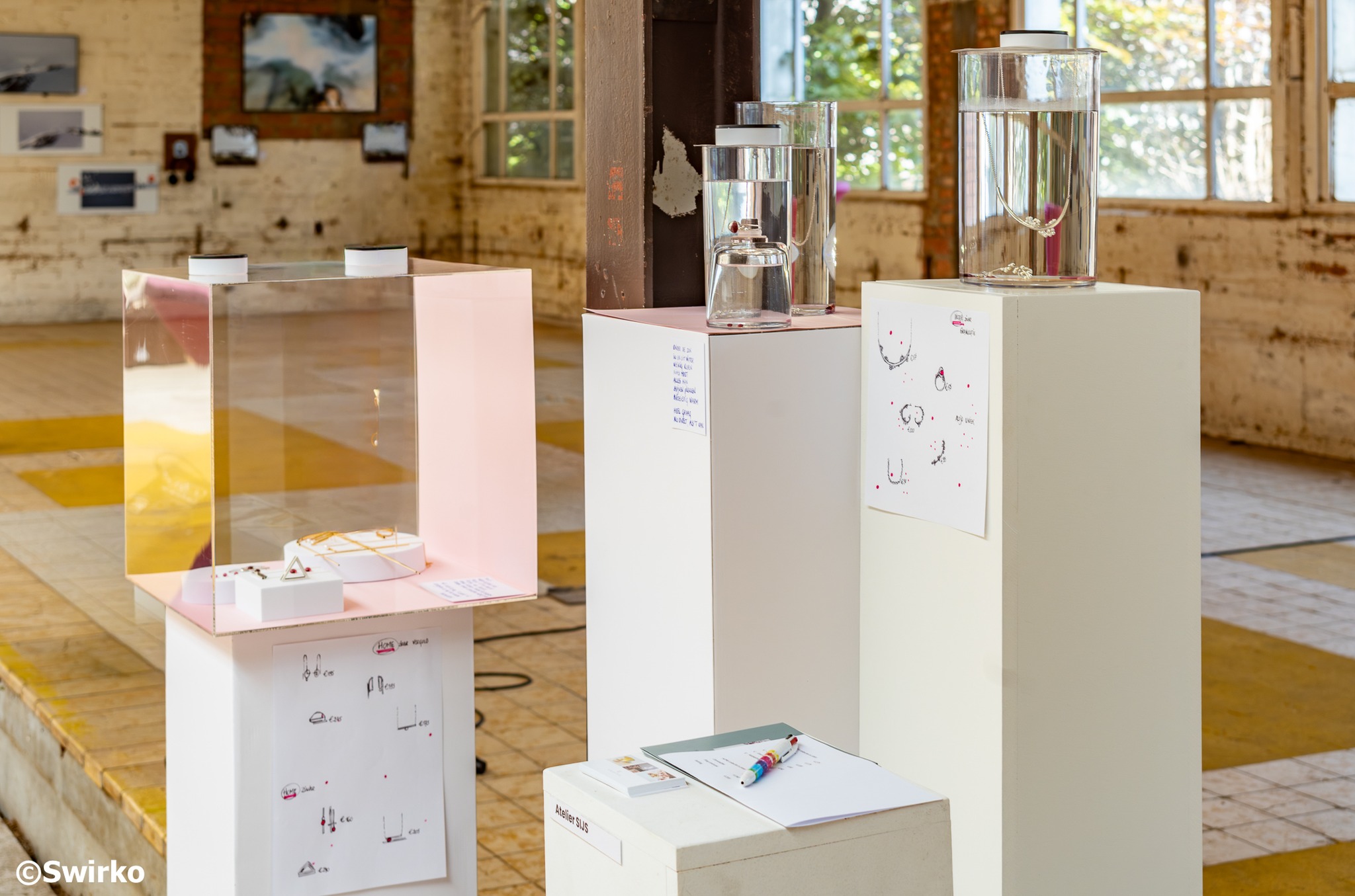 🎨🏭 Nog op zoek naar een culturele uitstap in Aalst? In het VTI loopt dit weekend nog de expo PLEK, een verrassende tentoonstelling in een unieke industriële setting aan de Vakschoolstraat.