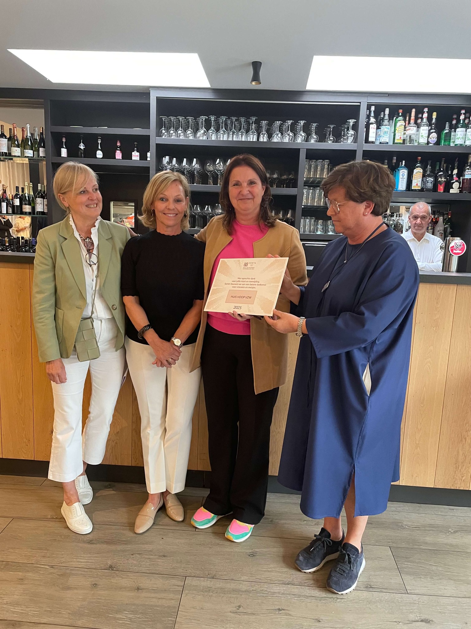🌟 Zonta Aalst steunt 13 goede doelen met hartverwarmende cheque-uitreiking 🌟