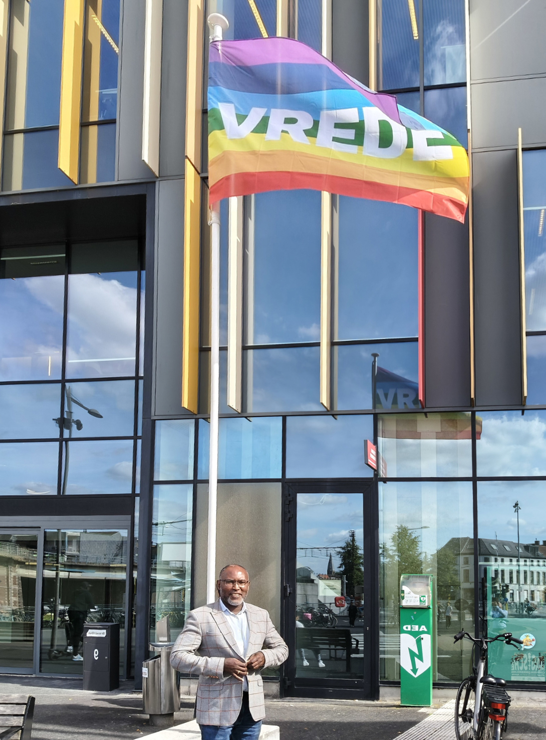Vredesvlag wappert in Aalst