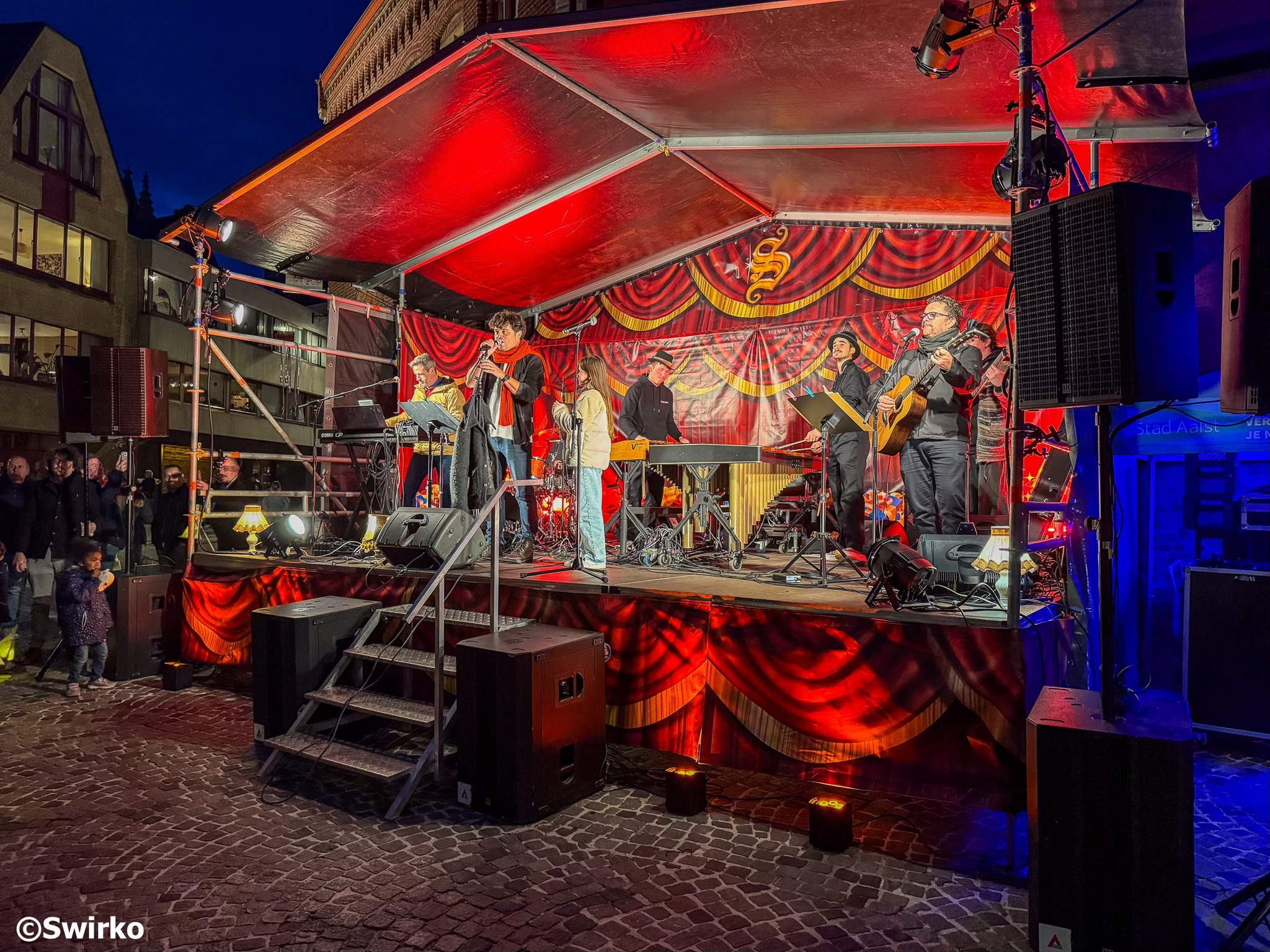 ✨ Honderden lichtjes kleuren opnieuw het Aalsterse stadscentrum ✨