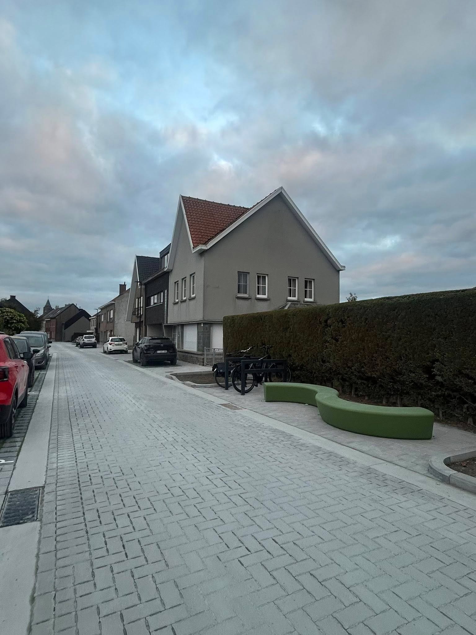 cd&v Aalst : "Vandaag hebben we samen de Welleweg, Asterstraat en Burgemeester De Cockstraat officieel geopend! 🥂🎉 Met veel inzet, samenwerking en geduld zijn de straten omgevormd tot een gezellig woonerf."