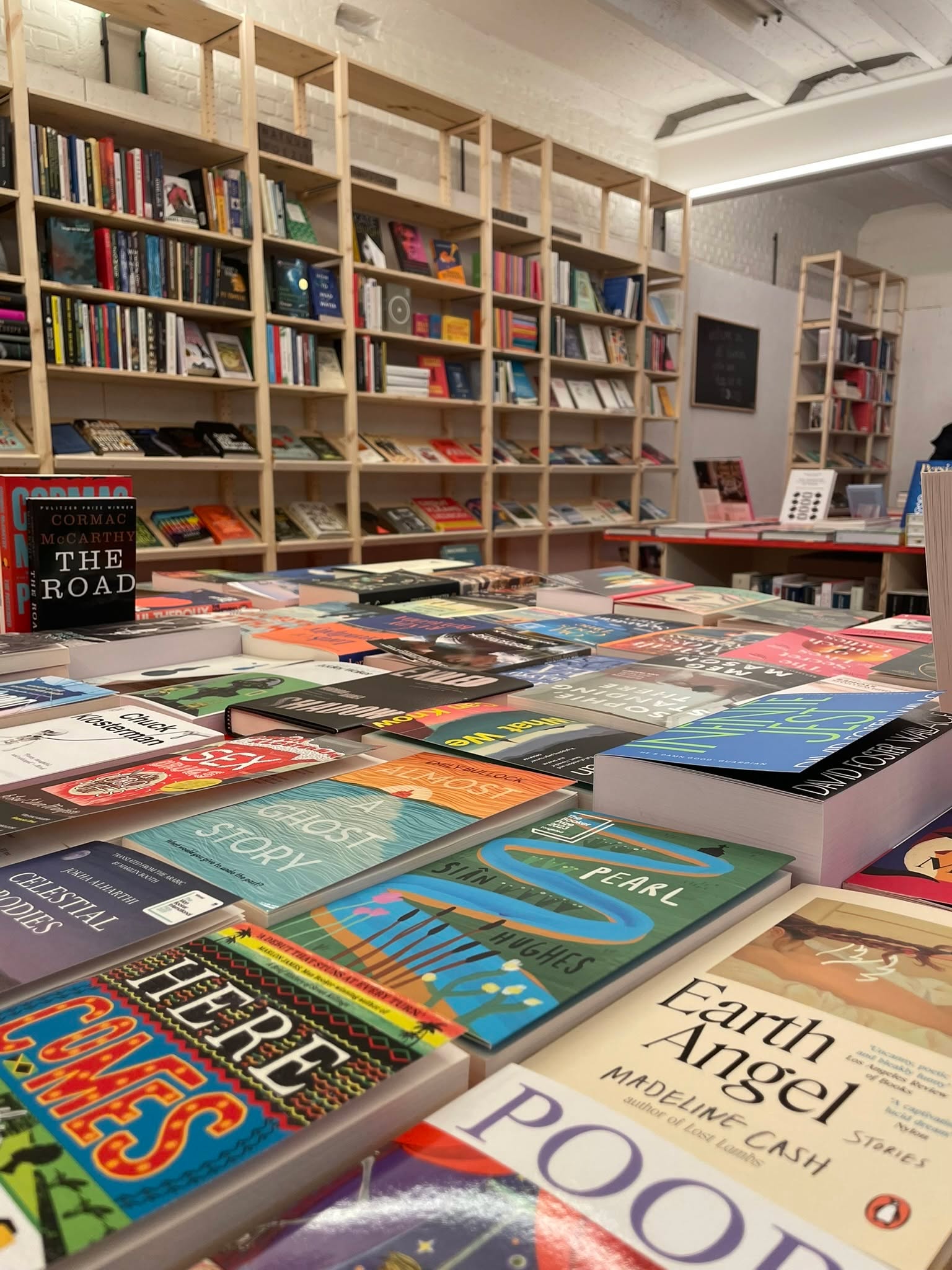 Cimorné stelt Maarten van Tokyo Books and Records voor