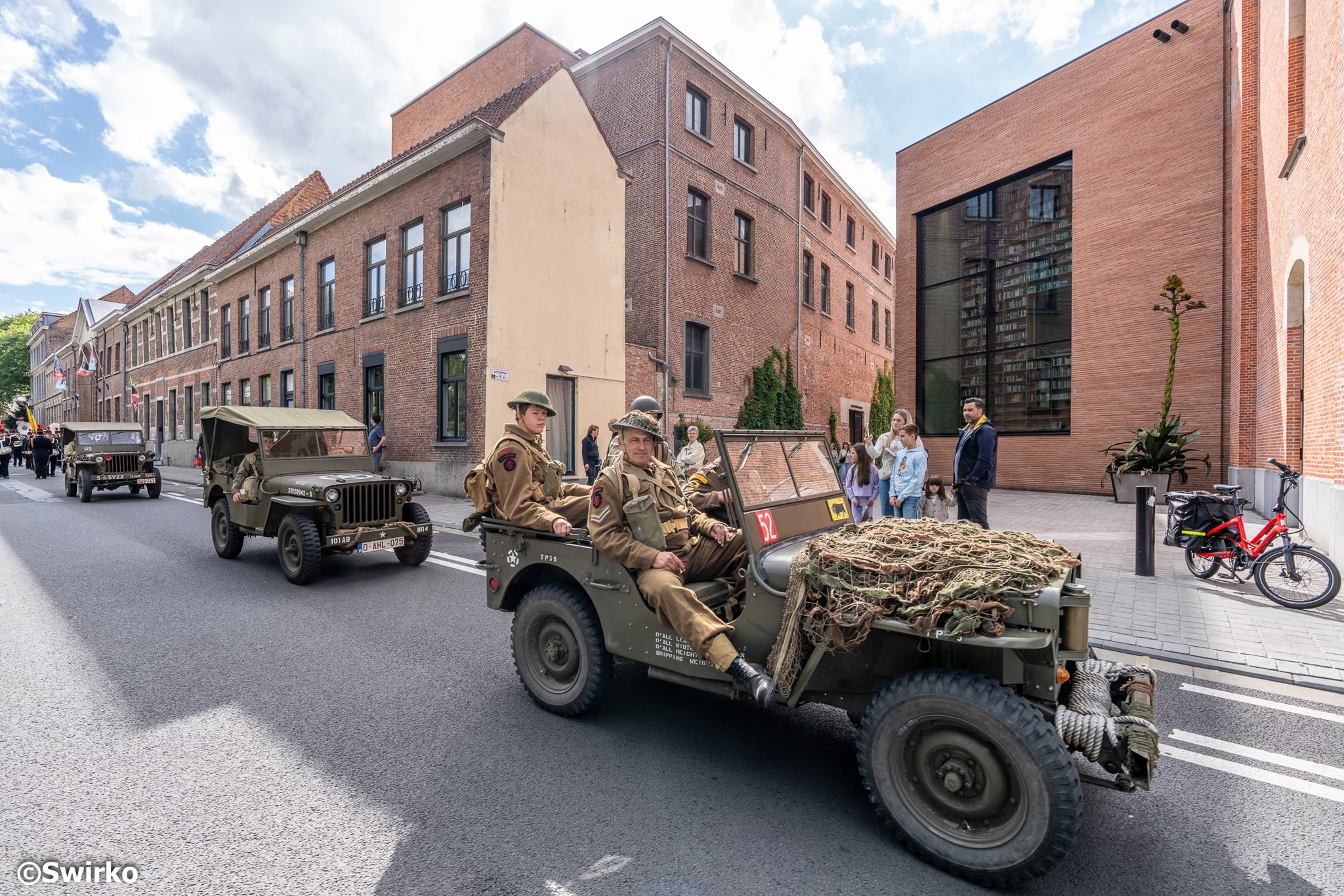 📜 Aalst herdenkt Bevrijding met optocht en concert 🇧🇪