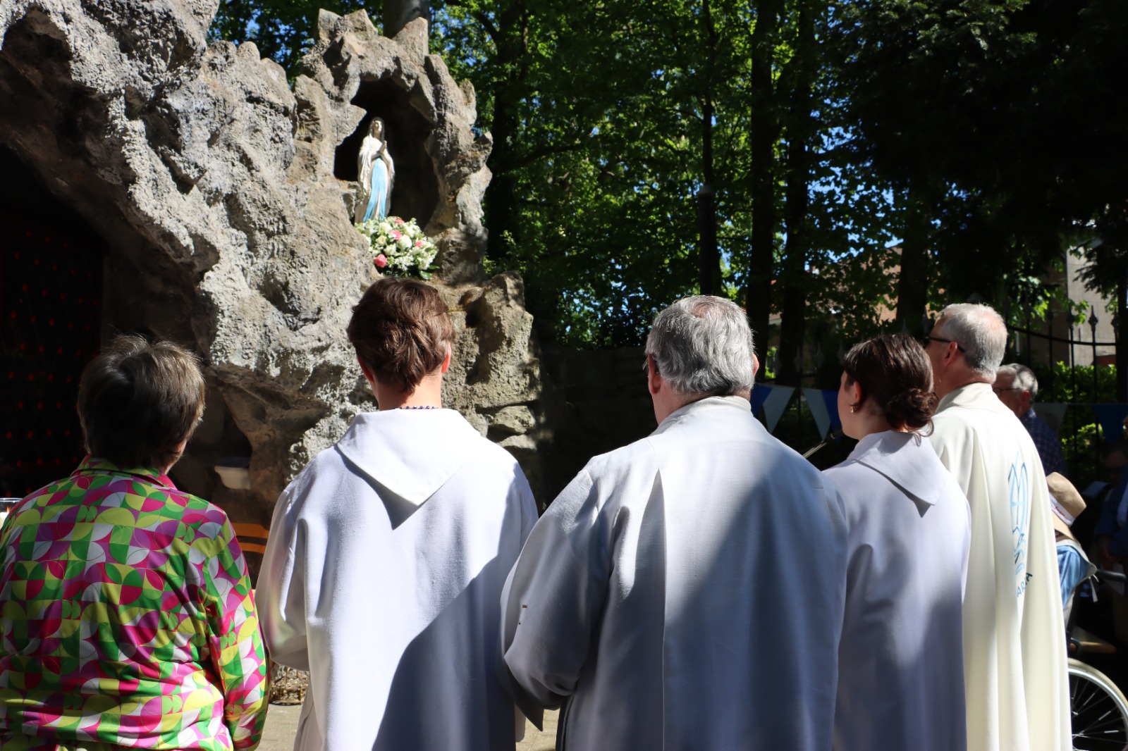 🌸 Mariamaand feestelijk geopend aan de grot in Mijlbeek 🙏
