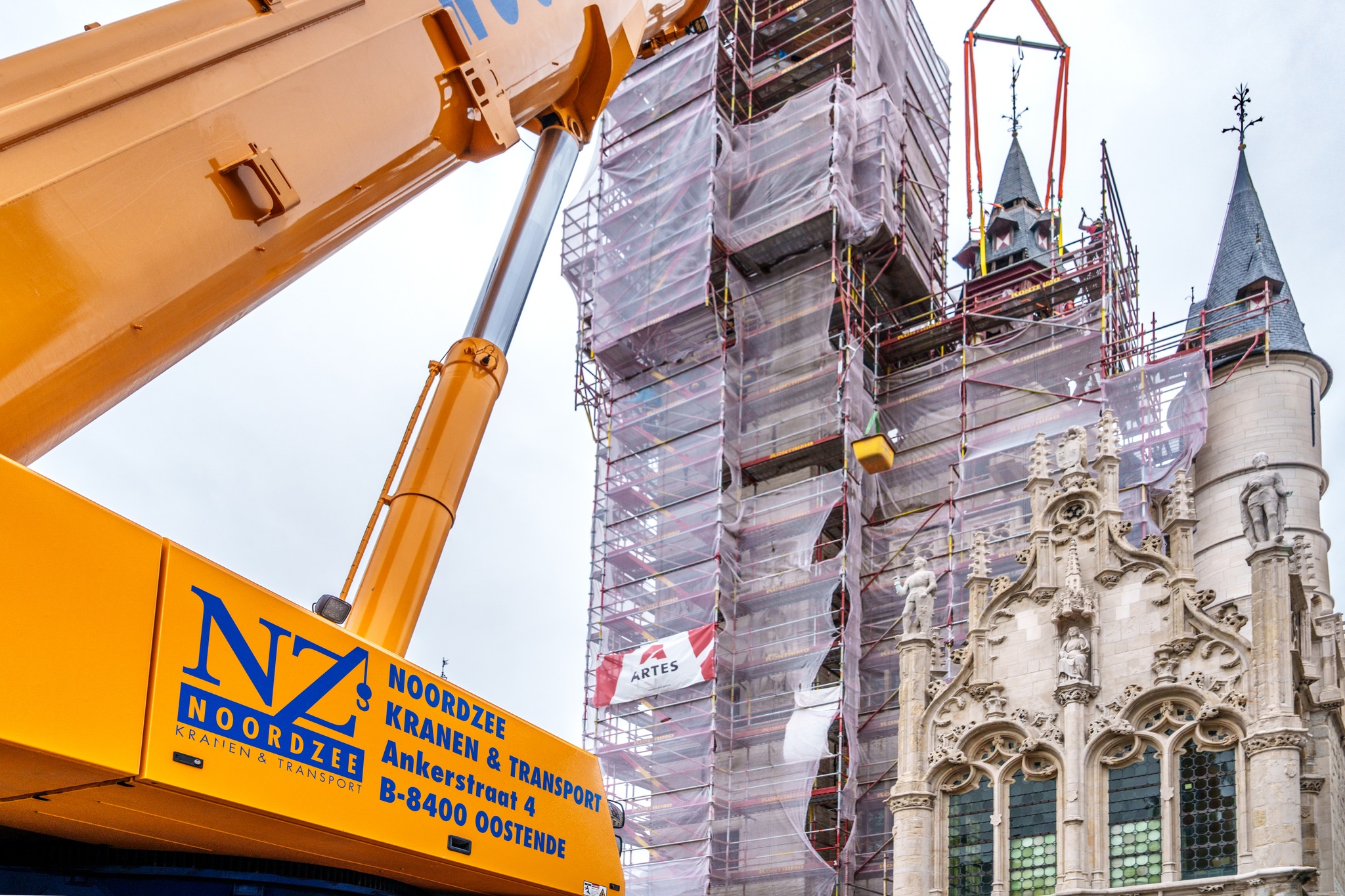 Plots staat het Aalsterse Belfort er eentje minder: iconisch torentje gaat maand lang de grond op