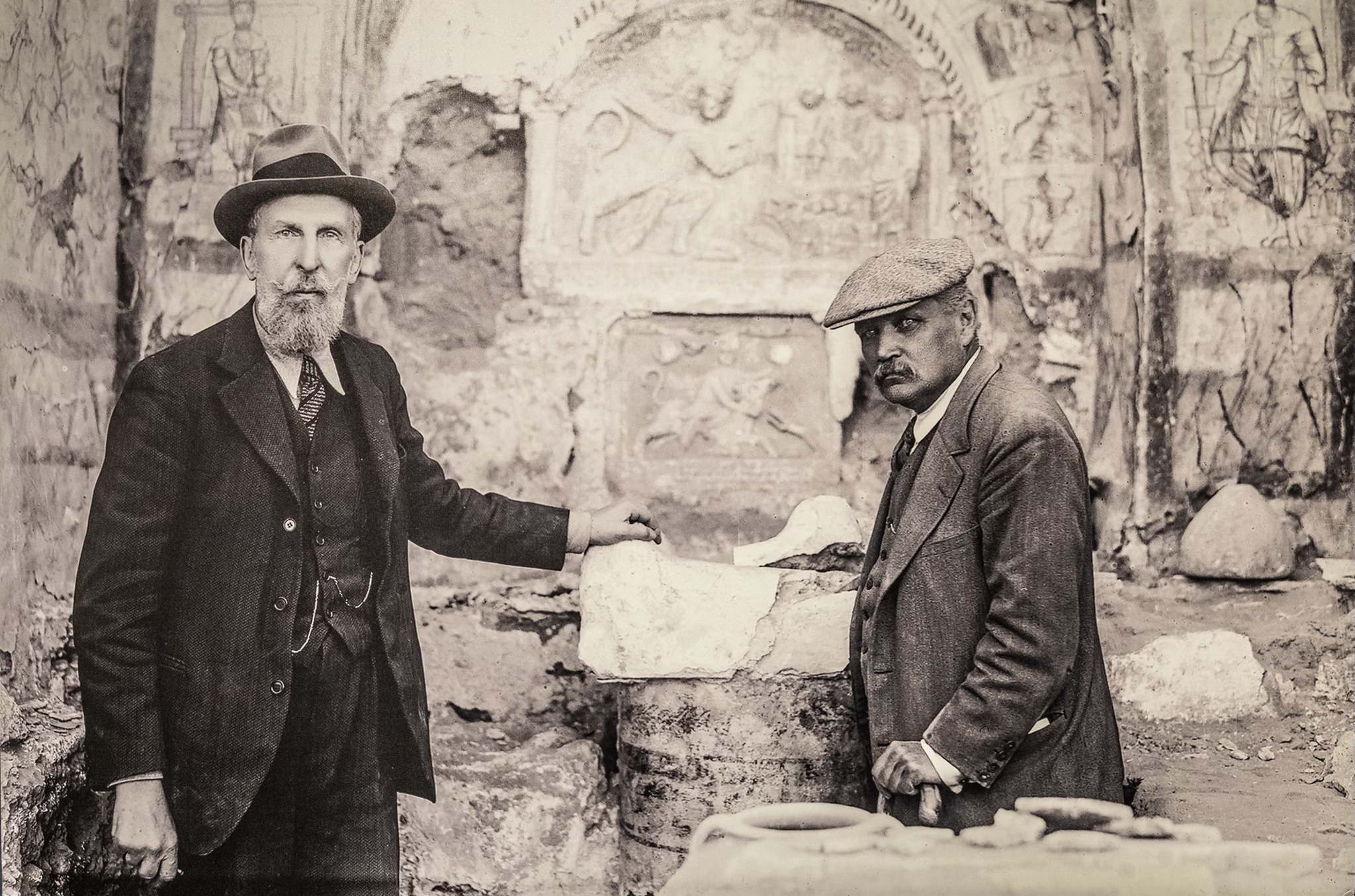🕯️ Tentoonstelling Franz Cumont in 't T Gasthuys