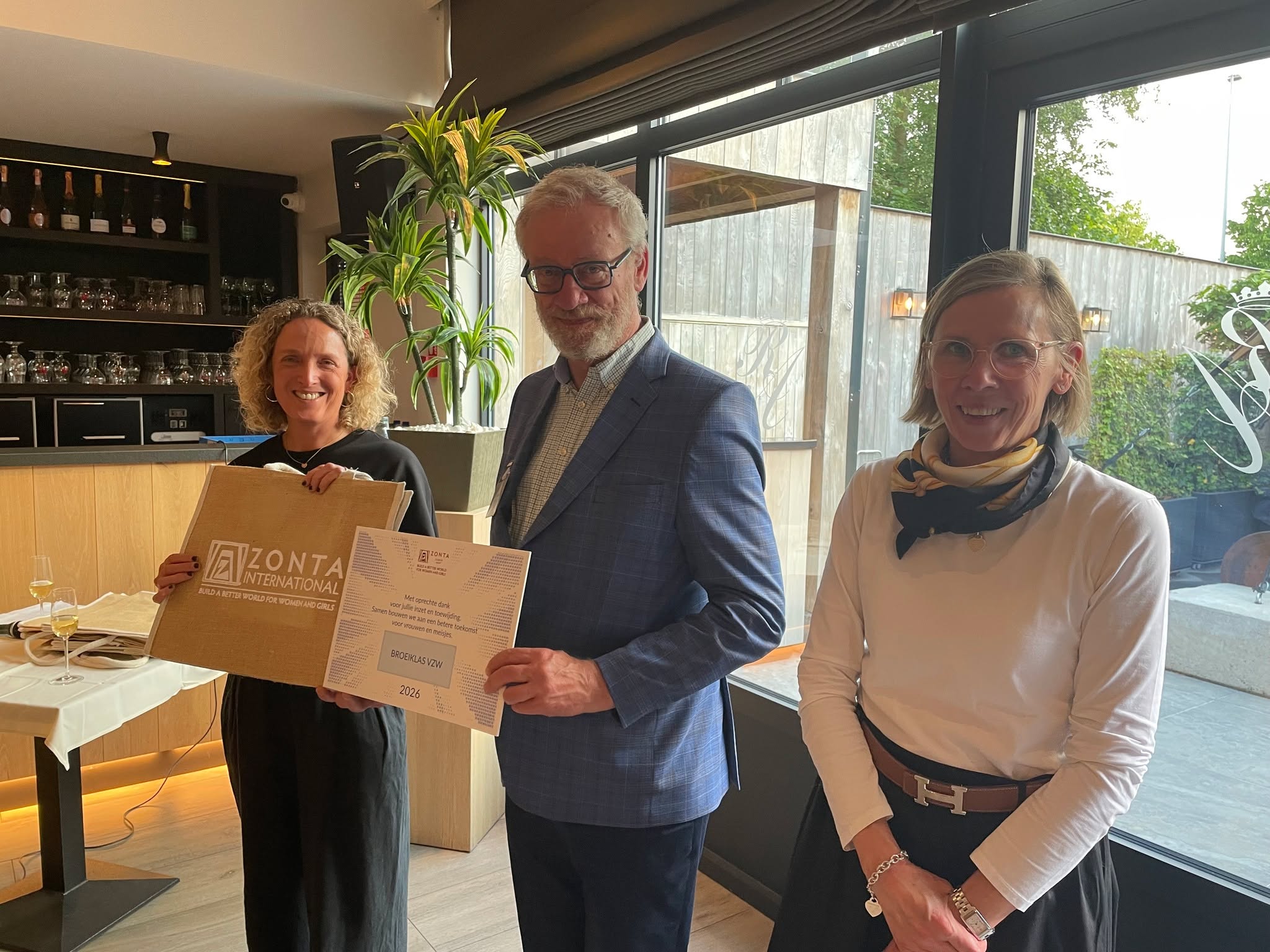 💛 Warm engagement van Zonta Aalst vertaalt zich in steun voor 13 lokale goede doelen 💛