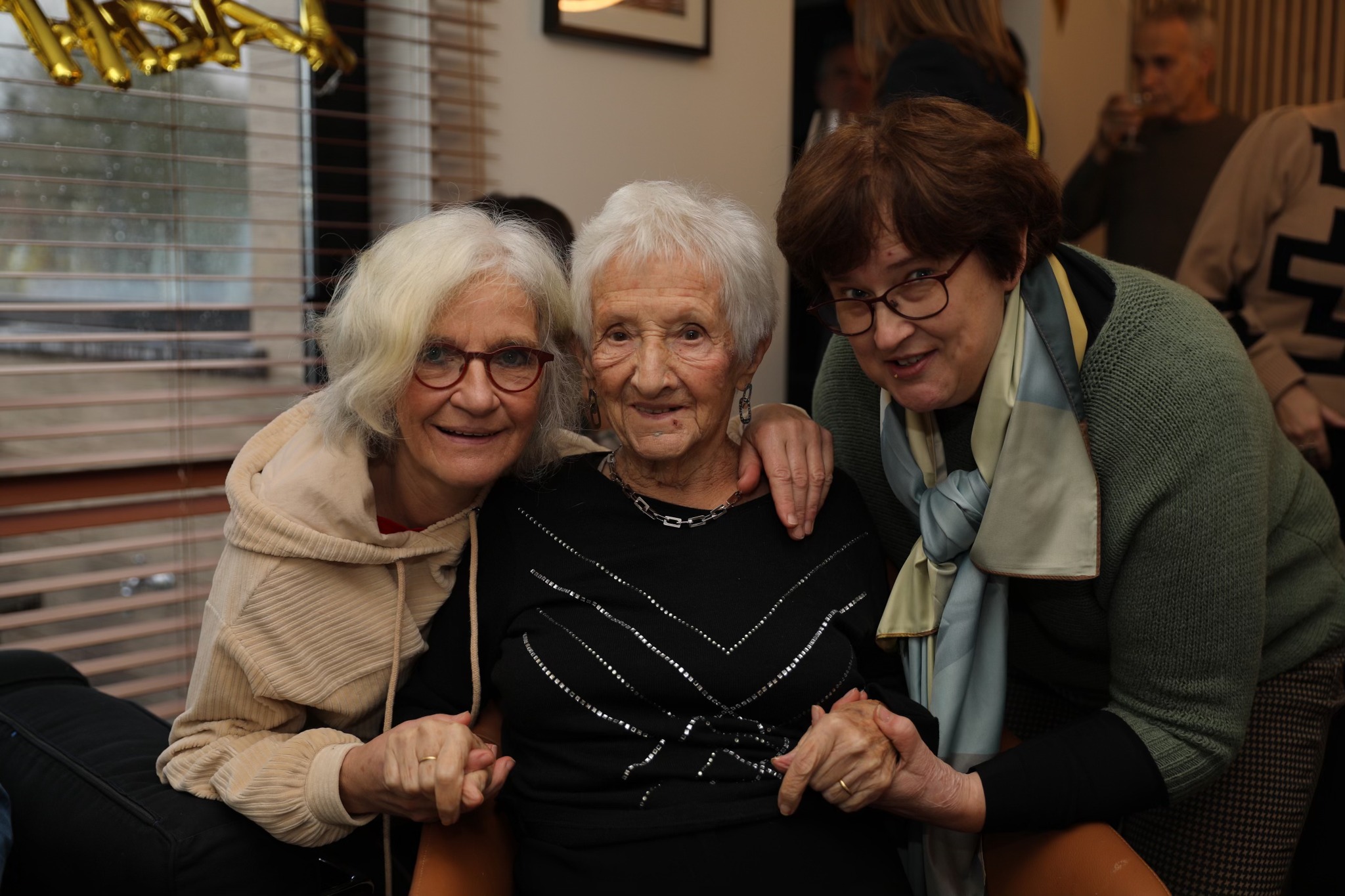 Vorig jaar vierde Julienne Courteaux haar 100ste verjaardag nog bij haar dochter Annick in Hofstade, omdat ze bij haar thuis in Erembodegem werken aan het doen waren. 