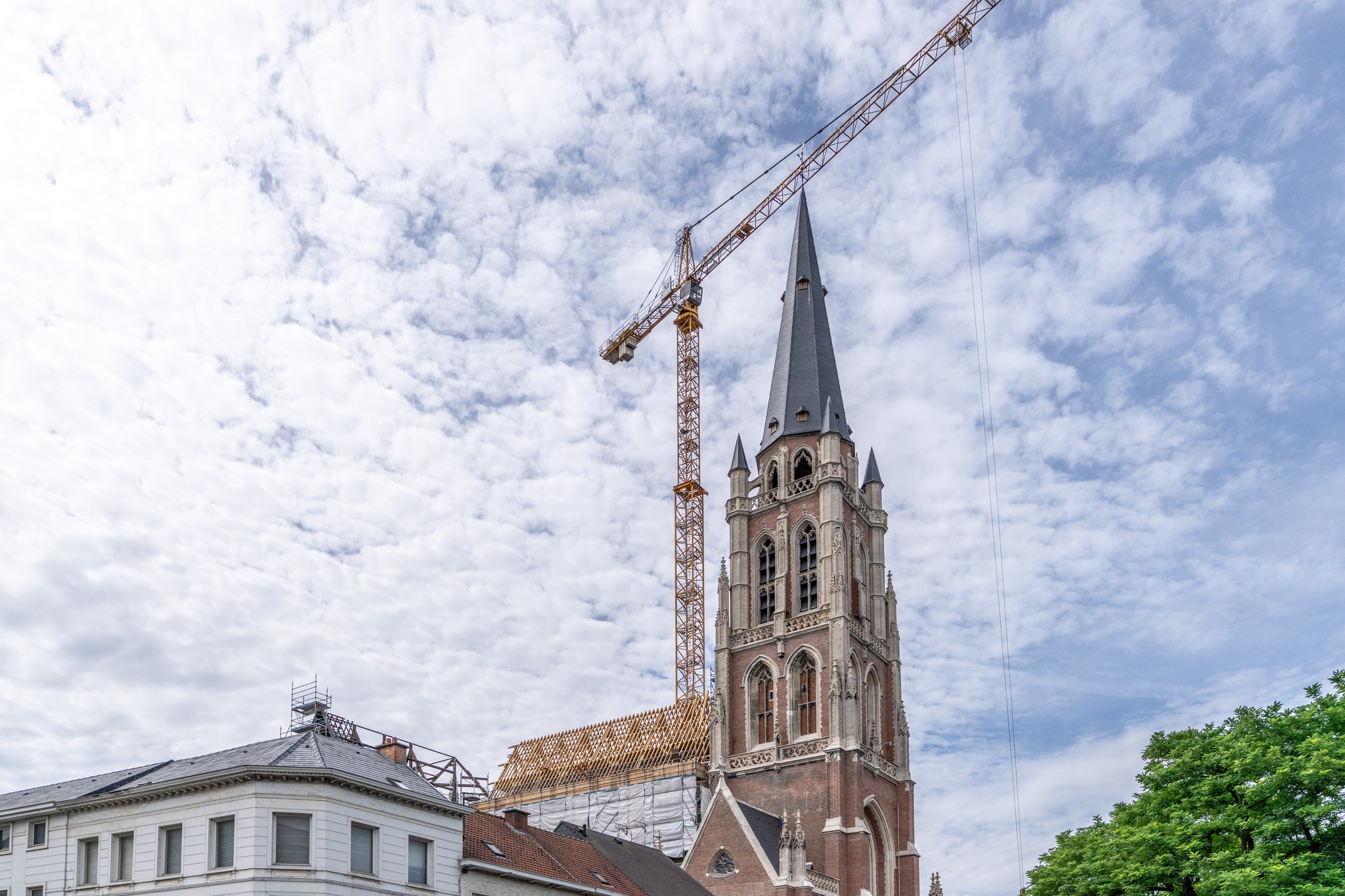 🏗️ Indrukwekkende werf in hartje Aalst: Sint-Jozefkerk krijgt volledig nieuw dak