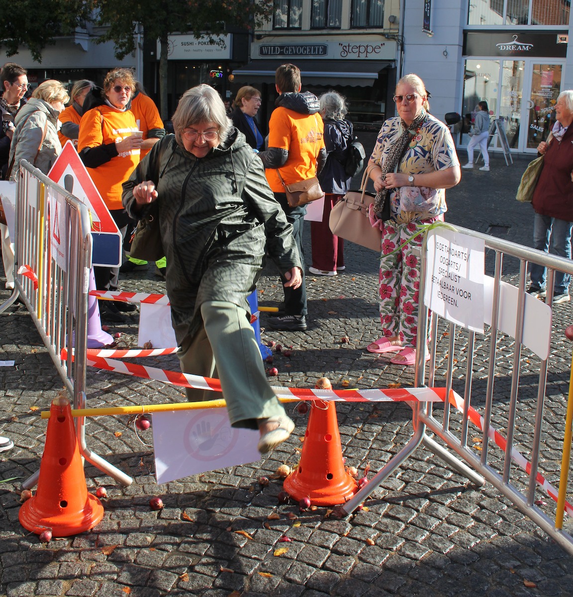 ‘Ajoinen in gevoor’: Aalstenaars vragen aandacht voor grondrechten