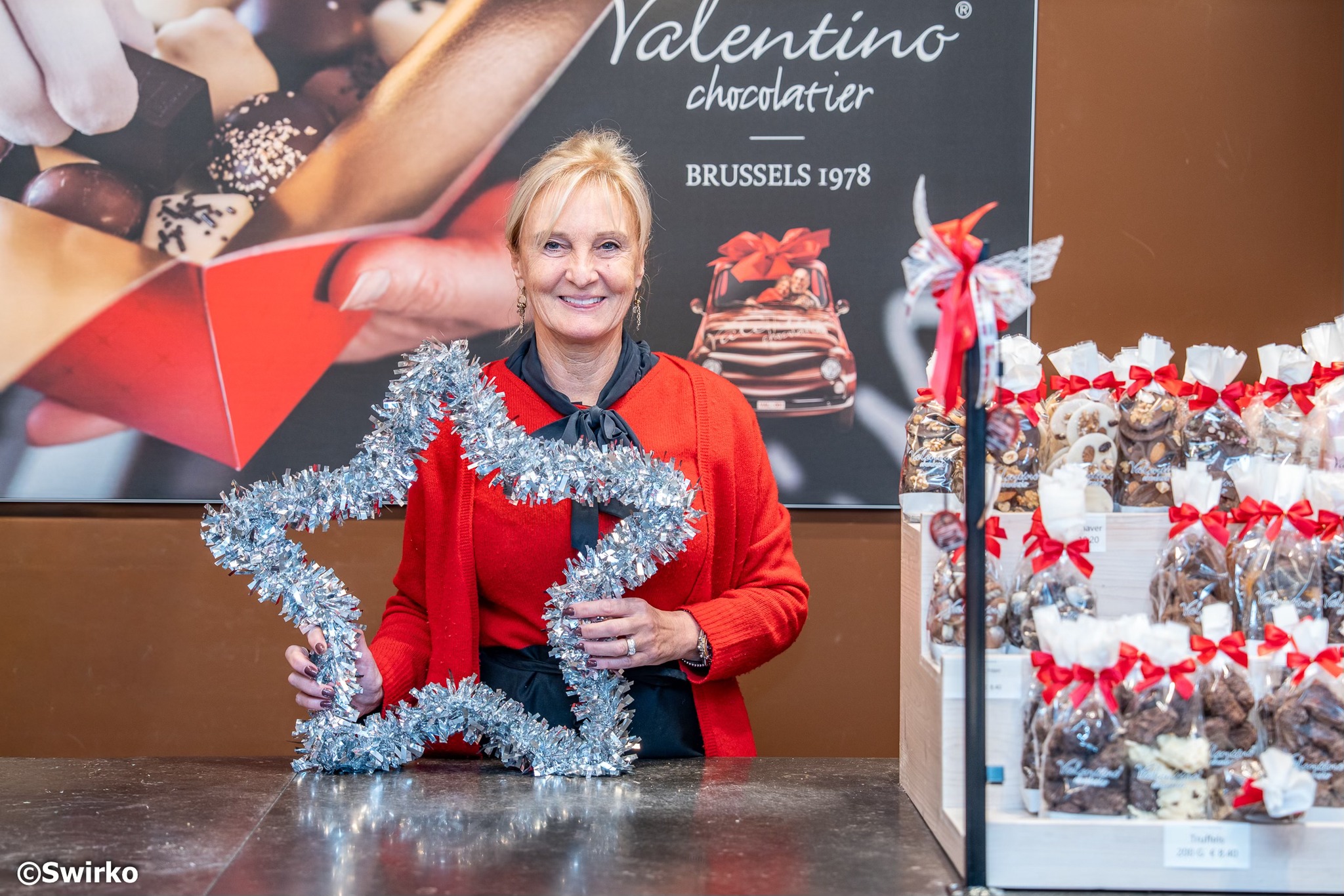 Winkelen in Aalst :✨ Aalst Twinkelt en de handelaars twinkelen mee! ✨ Op vrijdag 5 december openen we weer het traditionele kerstseizoen in Aalst. En geloof ons: winkelen in Aalst wordt dit jaar nóg gezelliger. ✨ We brachten vandaag iets bijzonder naar e…