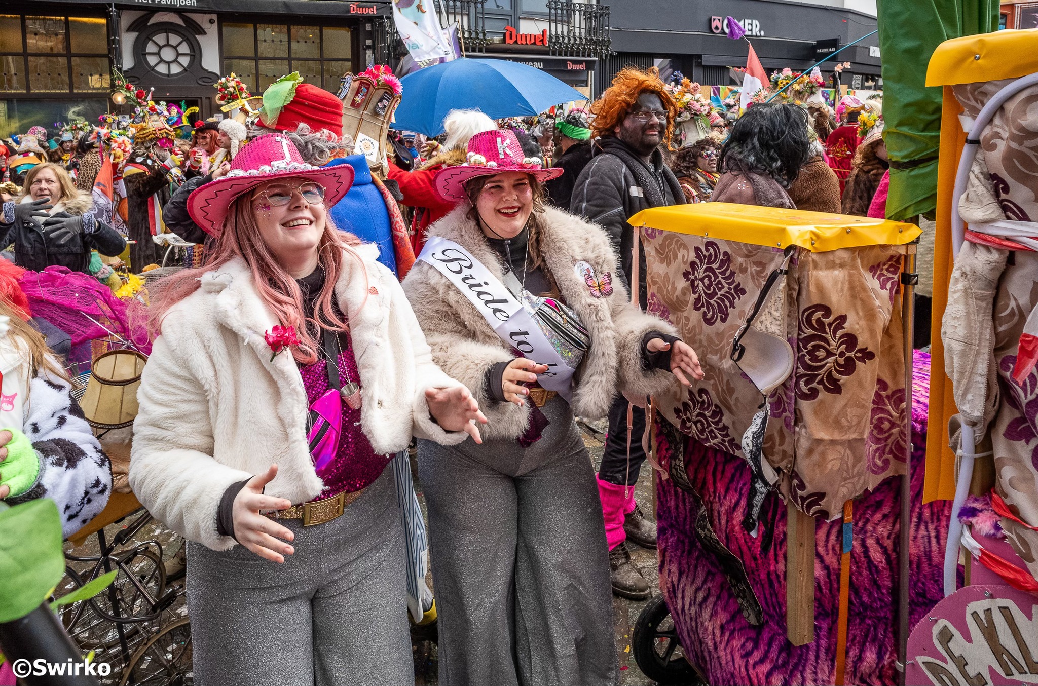 Traditie leeft: Voil Jeanetten domineren laatste carnavalsdag 🎭