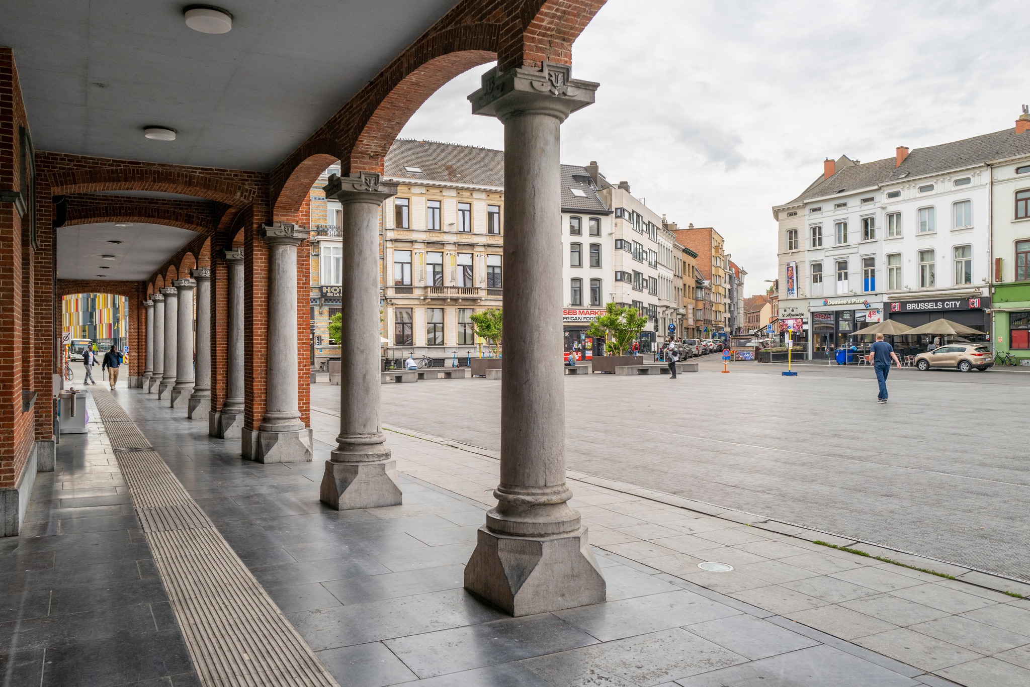 Aalst neemt maatregelen met samenscholingsverbod rond de stationsbuurt en op Rechteroever vanwege toenemende overlast.