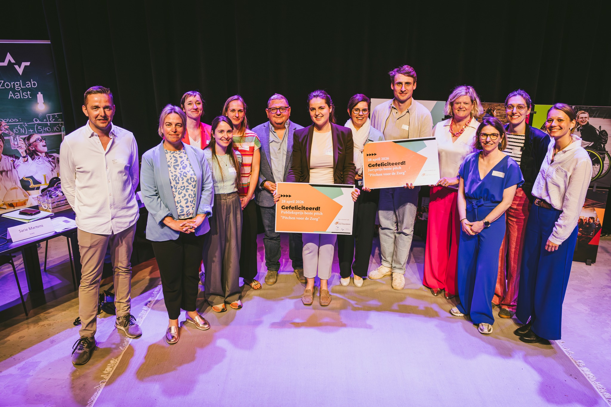 🏥 Aalst was dinsdagavond opnieuw het decor voor heel wat zorginnovatie tijdens de vierde editie van Pitchen voor de Zorg. Twaalf vernieuwende projecten passeerden de revue, met als doel de zorgsector slimmer, efficiënter en menselijker te maken.