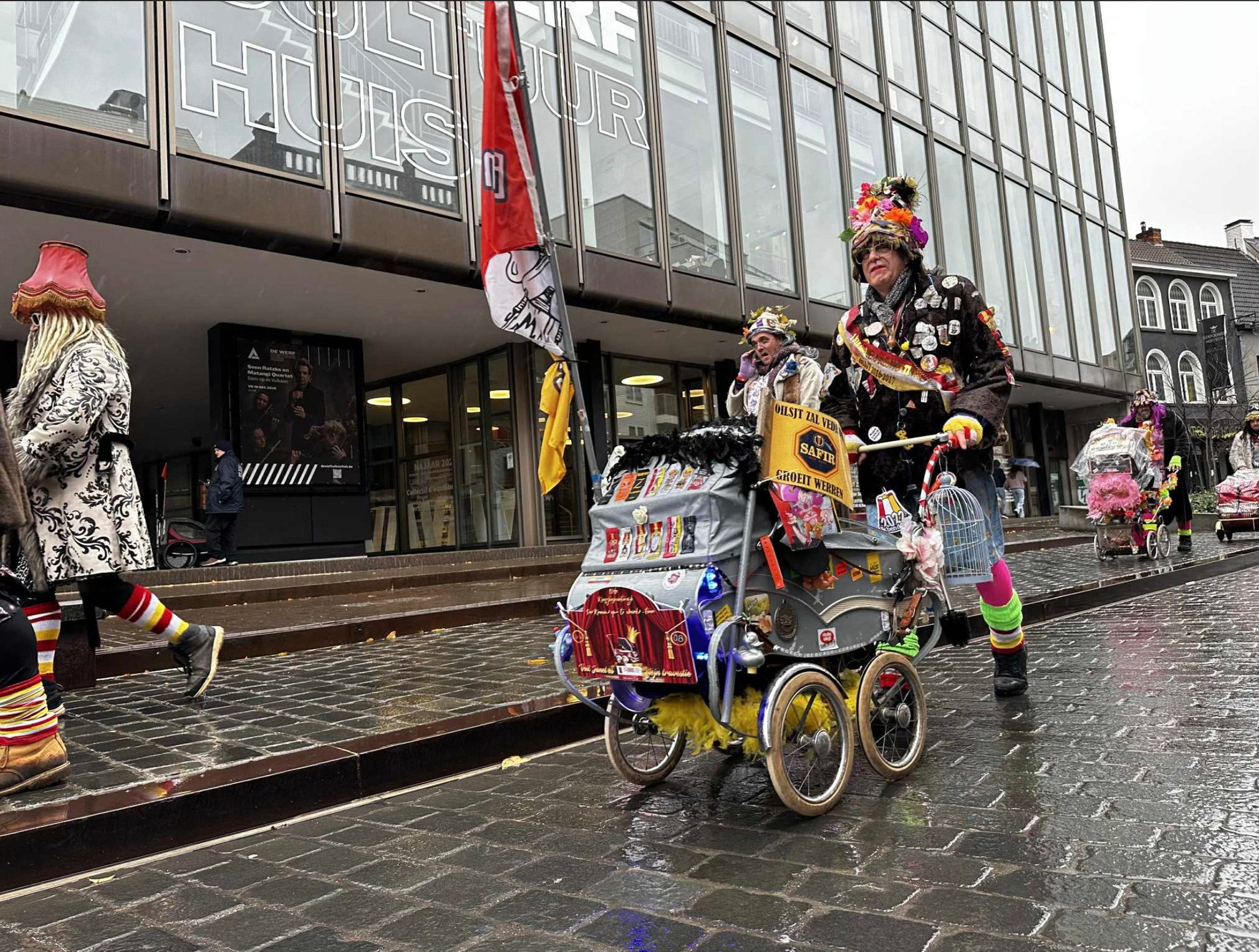Voil Jeanetten kleuren de Aalsterse straten 🎭✨