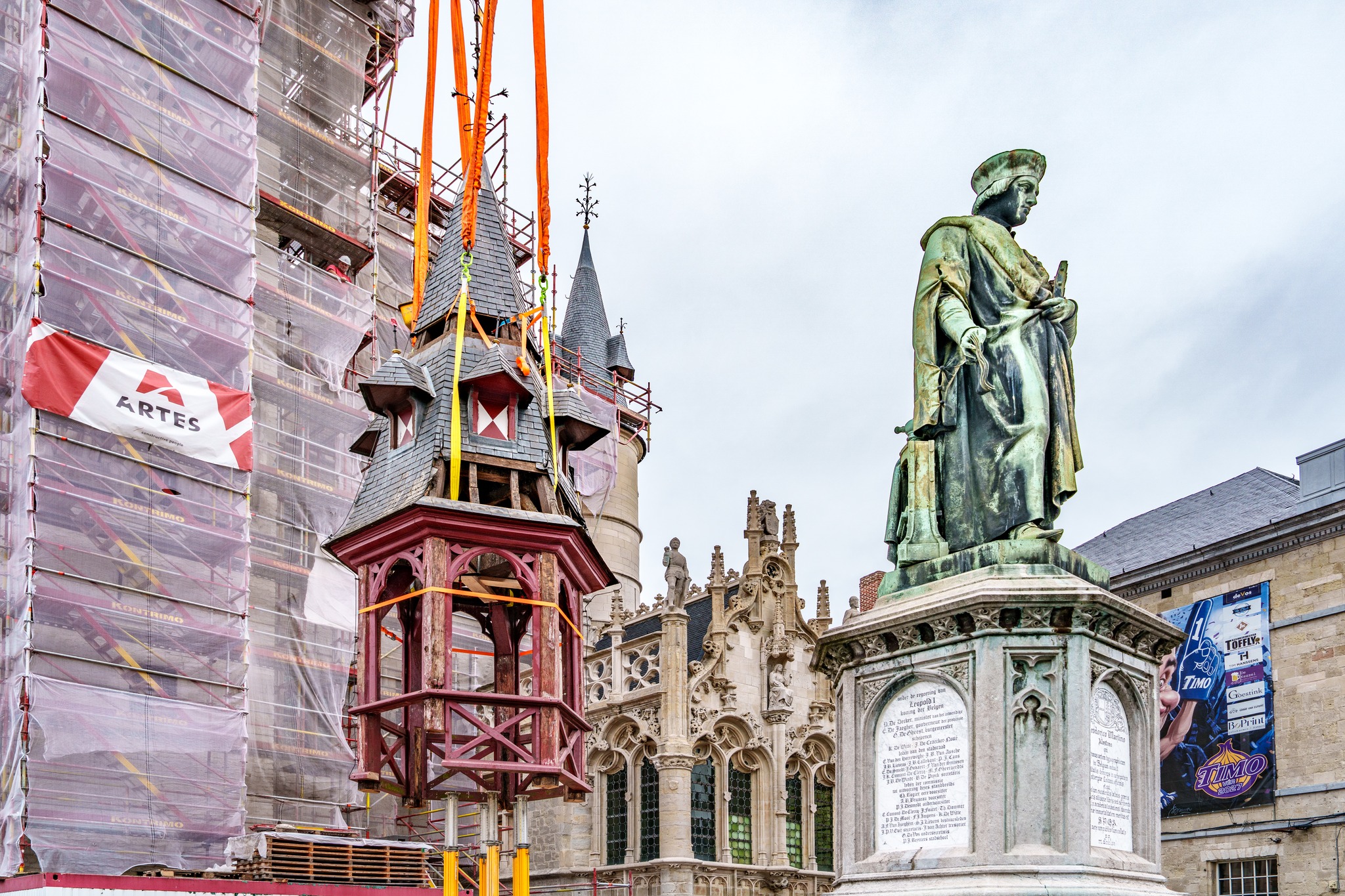 Plots staat het Aalsterse Belfort er eentje minder: iconisch torentje gaat maand lang de grond op