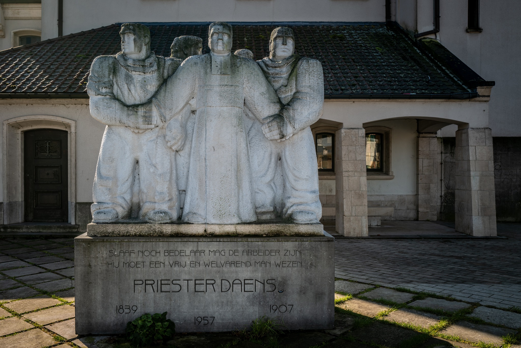 📍 Juni staat in Aalst opnieuw in het teken van Priester Adolf Daens. Het Priester Daensfonds organiseert dit jaar niet alleen de traditionele Daensdag, maar ook een bijzondere poëtisch-muzikale herdenking in de kerk van Mijlbeek. ✊🎶