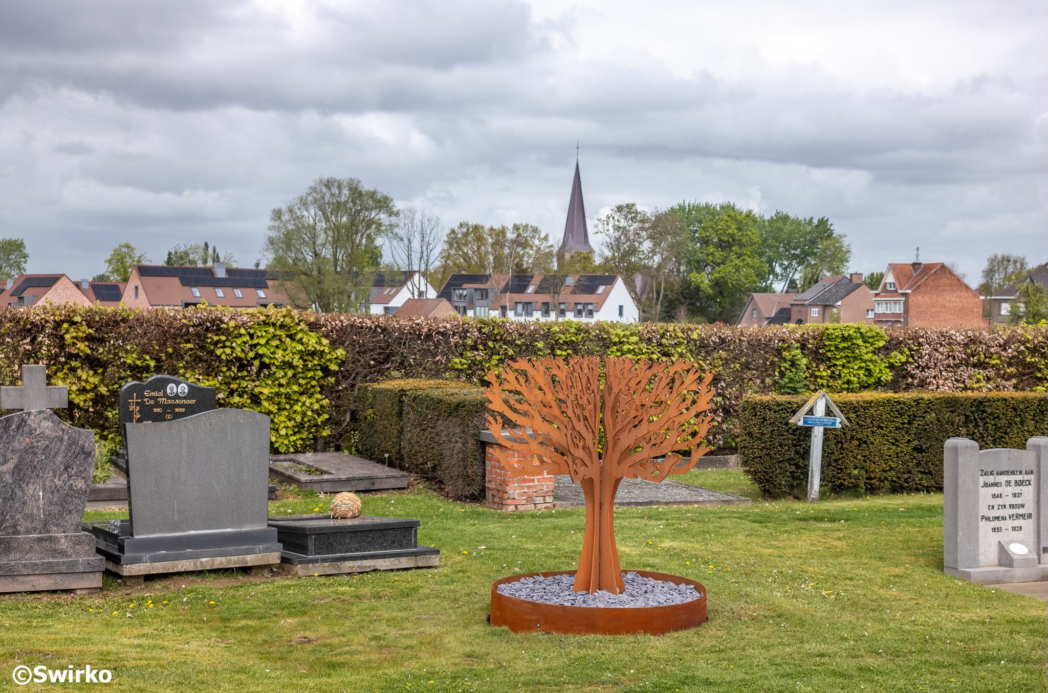 Eerste gedenkboom ingehuldigd in Baardegem